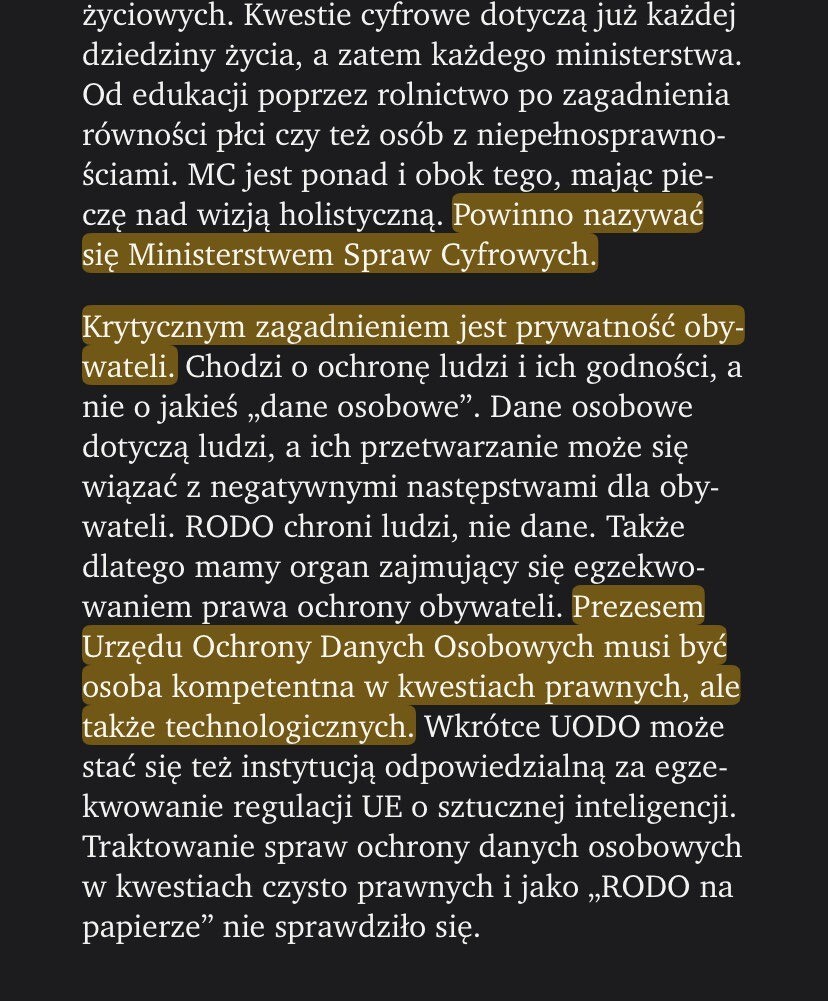 Jest jeszcze jedna delikatna materia. Operacje informacyjne, dezinformacyjne, a może i propagandowe. Pamiętajmy o preludium wojny w Ukrainie – poprzedziły ją operacje informacyjne wspomagane cyberatakami. Cyberarmie mogą operacje adwersarzy analizować, rozbrajać, nagłaśniać. Polska jednostka nie ma jednak uprawnień, chociażby do ich projektowania i prowadzenia. Tymczasem integracja działań informacyjnych w jednostkach cyberarmii to dziś standard w wielu krajach. By wymienić chociażby USA, kraj o najsilniejszych jednostkach cyberofensywnych, albo Francję. Podobne zmiany trzeba wprowadzić w Polsce. Tę debatę i dyskusję trzeba rozpocząć i przeprowadzić otwarcie – obywatele nie powinni czuć się zagrożeni samym istnieniem takich zdolności.

