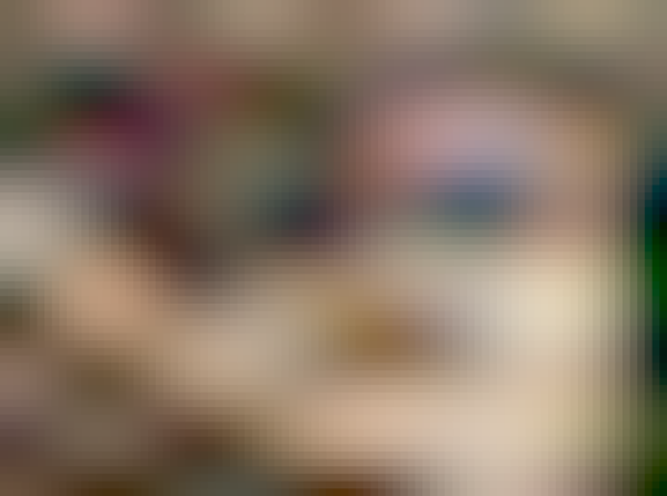 Dwie płytki z układami scalonymi i trochę lektronjki. Jedna mała, druga z dużym radiatoram do chłodzenia. Wszystko na książce… w tle cyna i ogólny błagan. 