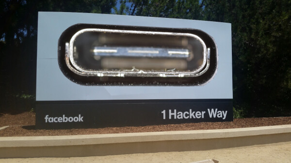 Facebook HQ's iconic '1 Hacker Way' sign. The Facebook logo has been replaced with a giant USB C port.


Image:
D-Kuru (modified)
https://commons.wikimedia.org/wiki/File:MSI_Bravo_17_(0017FK-007)-USB-C_port_large_PNr%C2%B00761.jpg

Minette Lontsie (modified)
https://commons.wikimedia.org/wiki/File:Facebook_Headquarters.jpg

CC BY-SA 4.0
https://creativecommons.org/licenses/by-sa/4.0/deed.en
