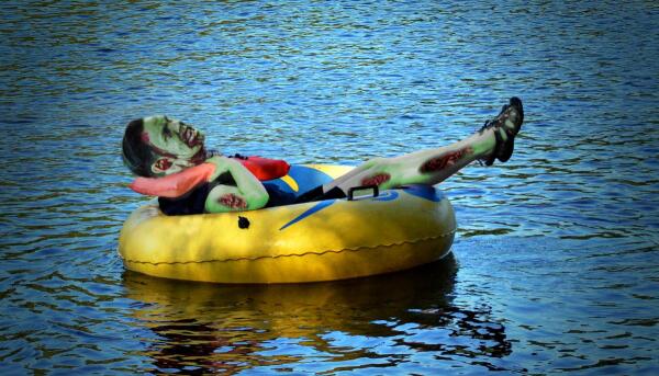 

Image:
marsupium photography (modified)
https://commons.wikimedia.org/wiki/File:2.8_hours_later_-_Zombie_Apocalypse_(14315382305).jpg

CC BY-SA 2.0
https://creativecommons.org/licenses/by-sa/2.0/deed.en

